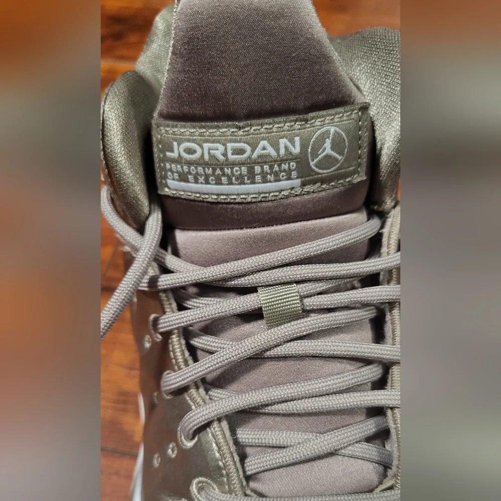 Nike Air Jordan Jumpman Team 2 SE size 6Y - Picture 11 of 12